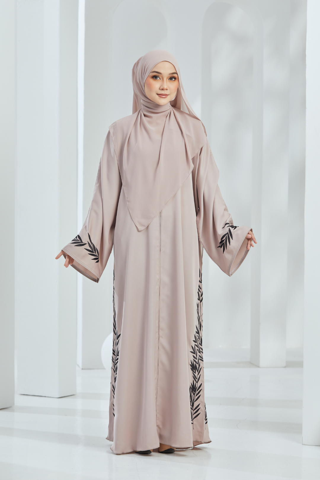 Wahida Abaya in Beige