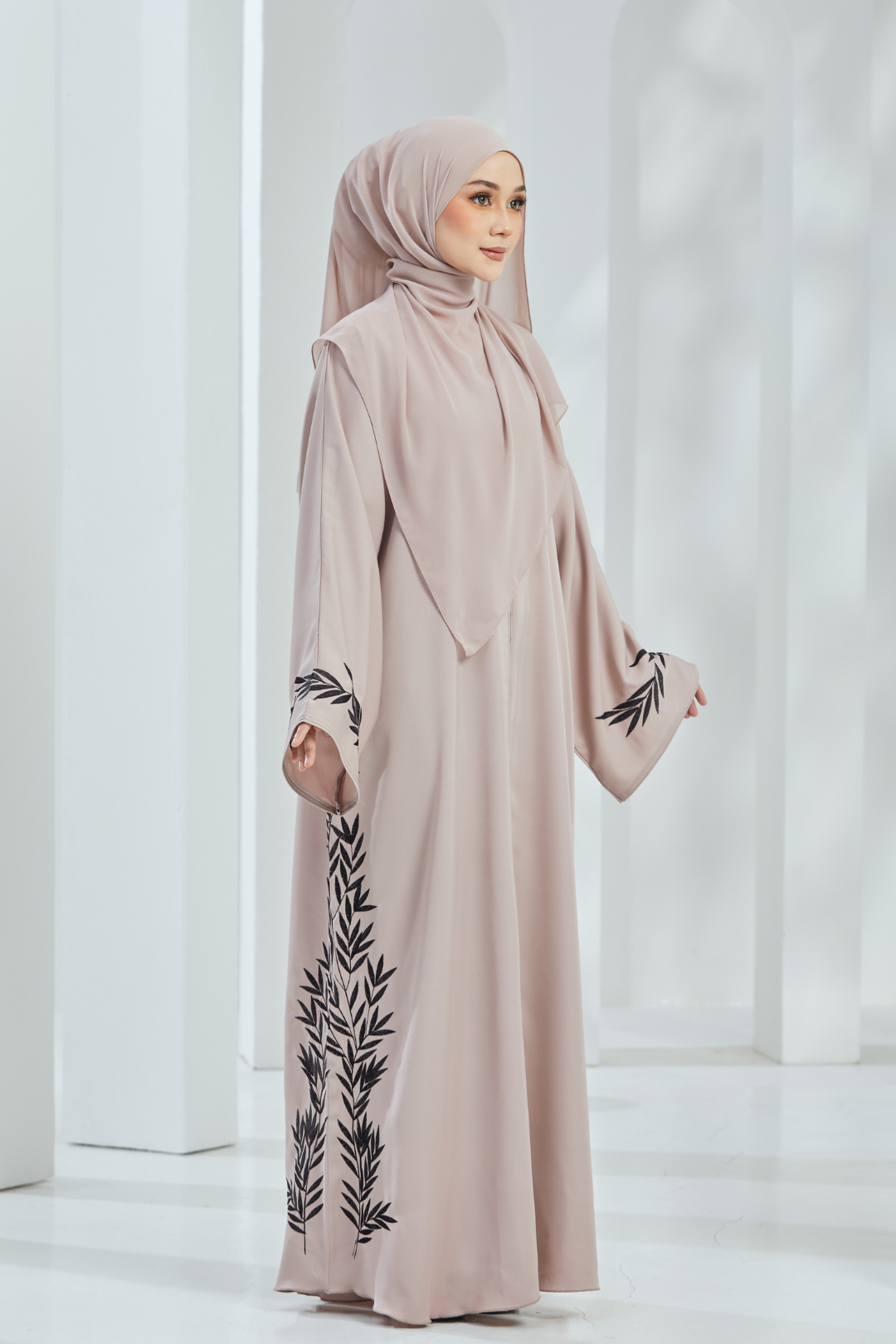 Wahida Abaya in Beige