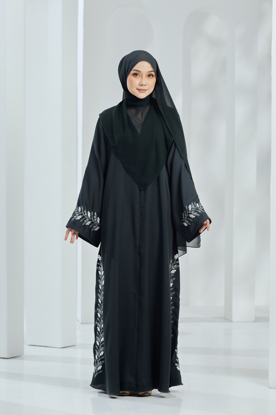 Haneda Abaya in Dark Grey