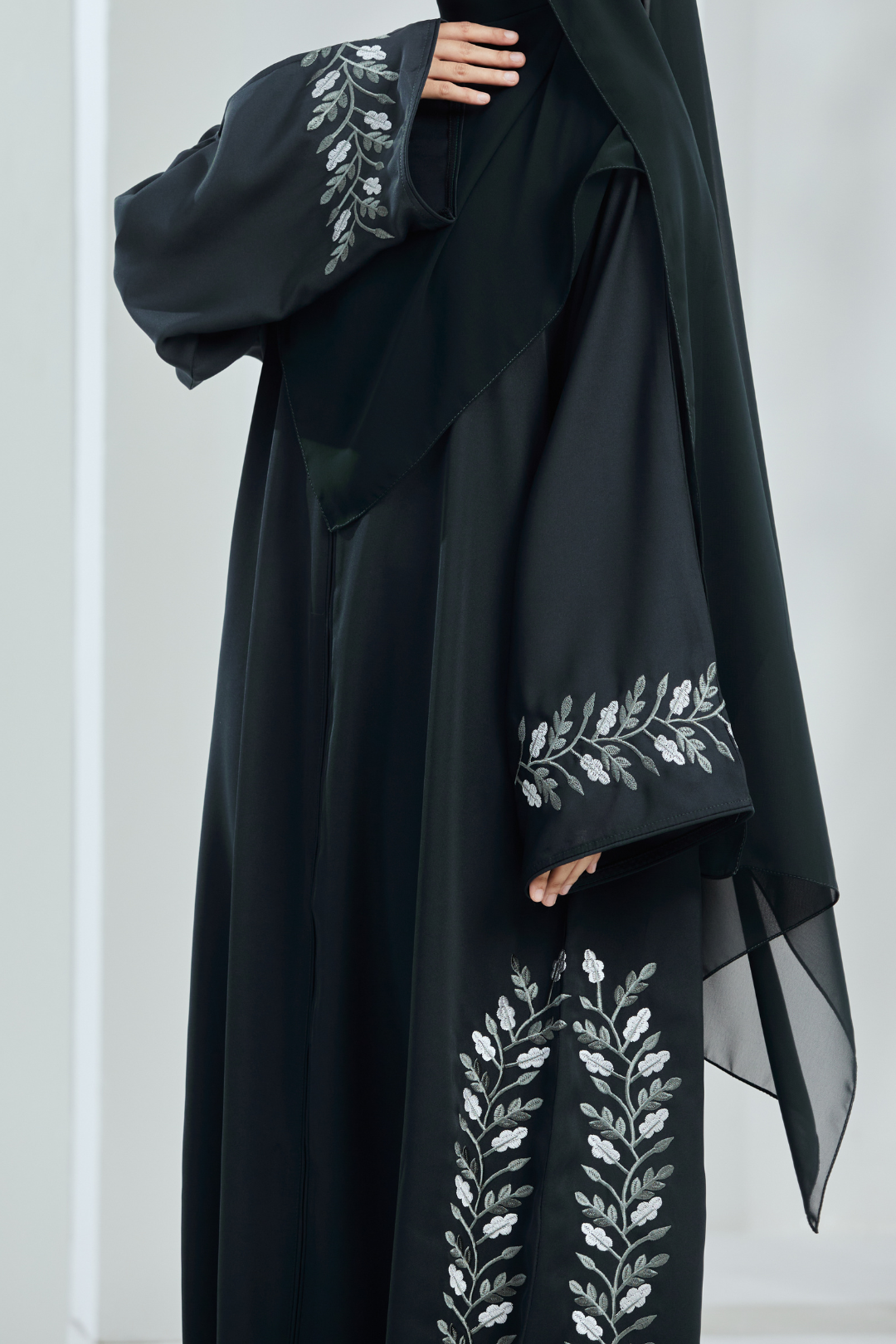 Haneda Abaya in Dark Grey