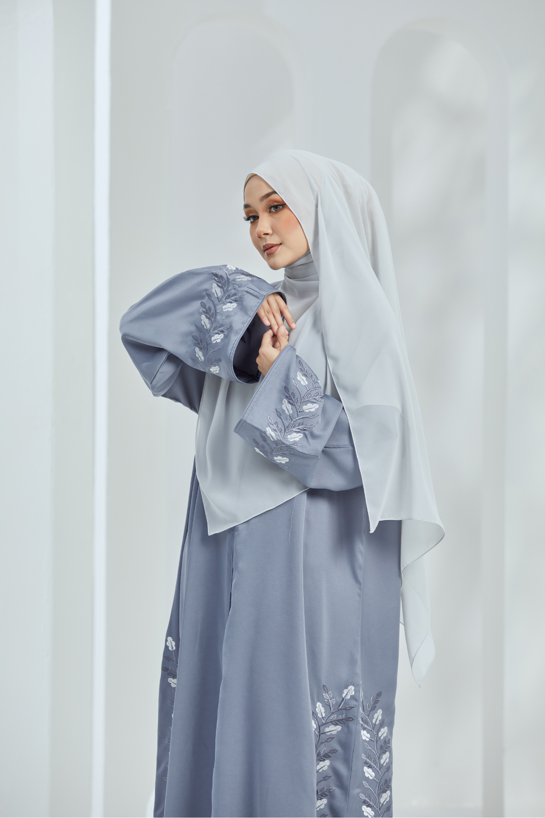 Haneda Abaya in Light Grey
