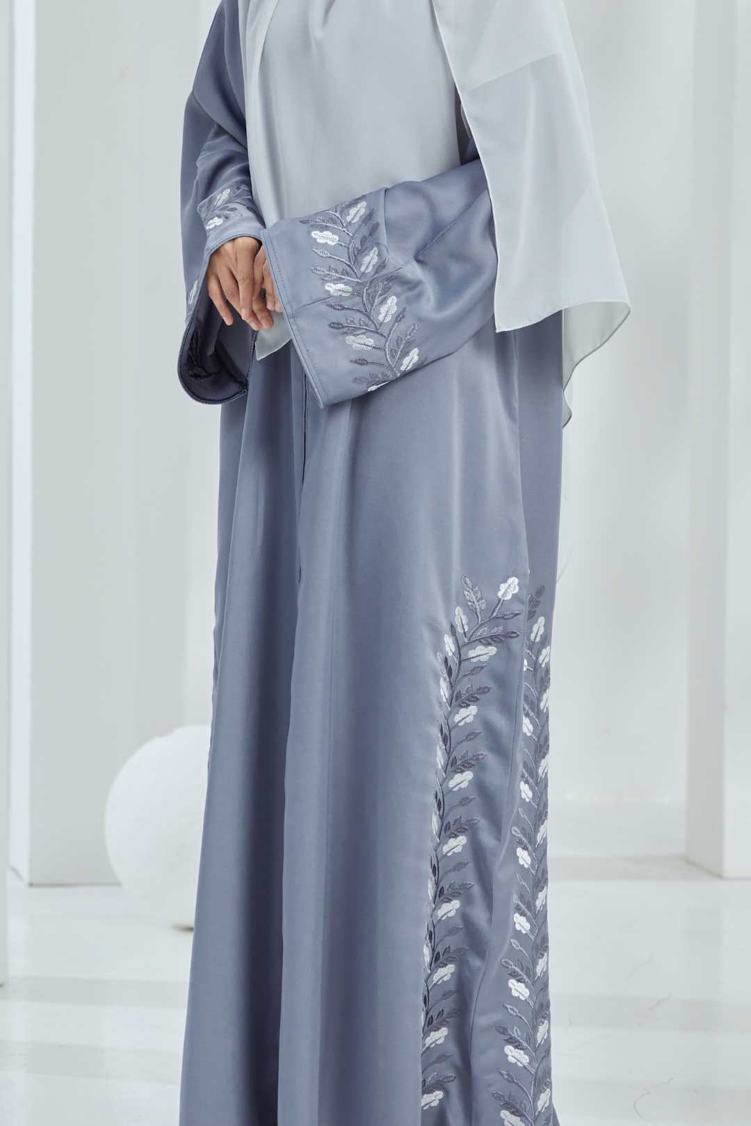 Haneda Abaya in Light Grey