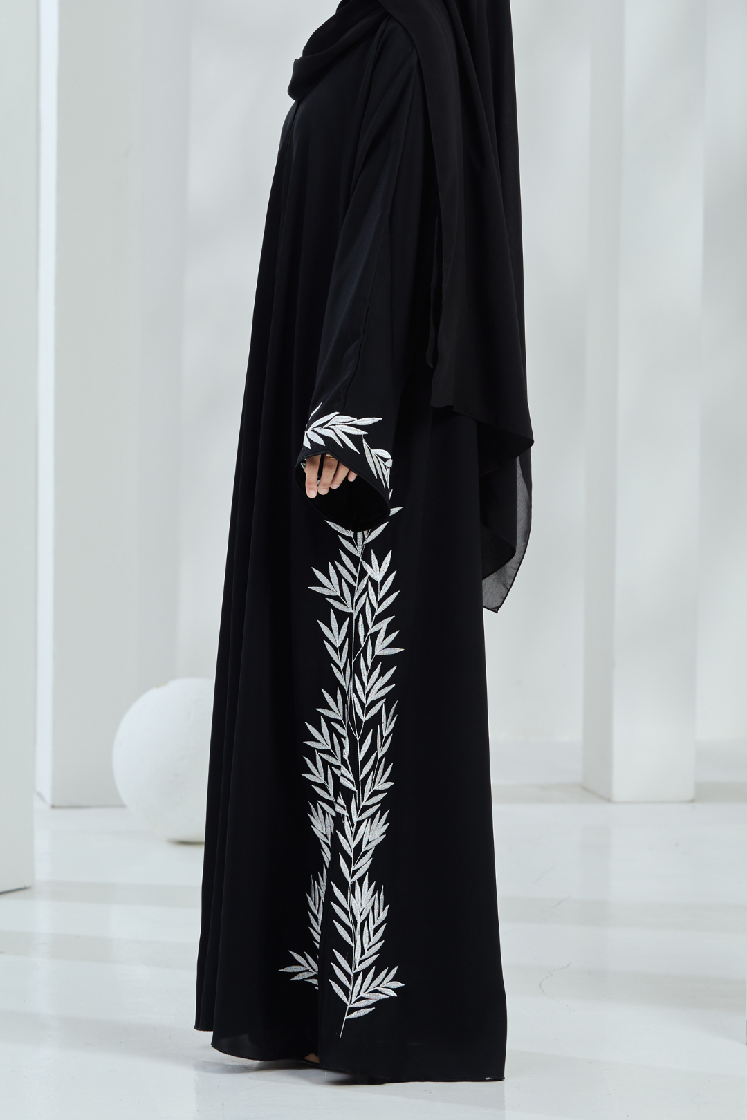 Wahida Abaya in black