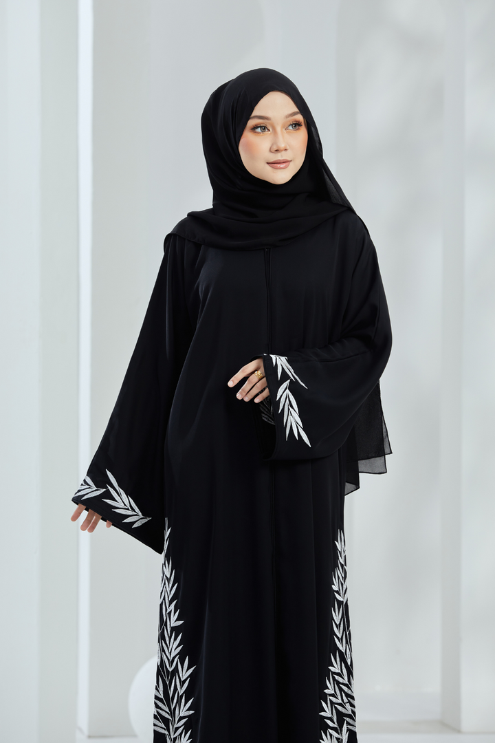 Wahida Abaya in black