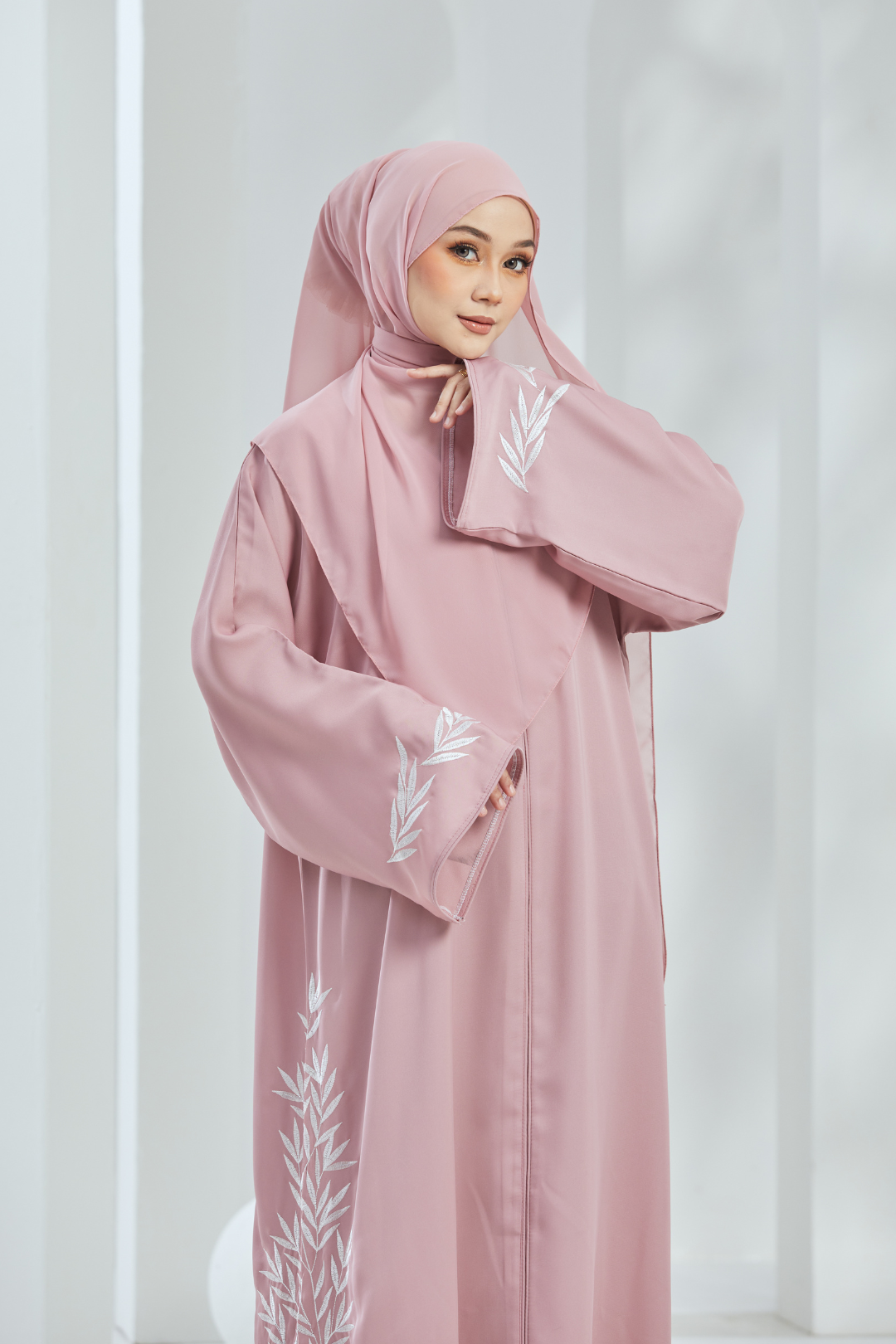 Wahida Abaya in Dusty Pink