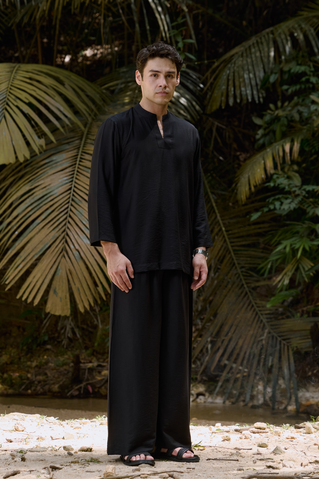 Wiranta Linen Set in Black