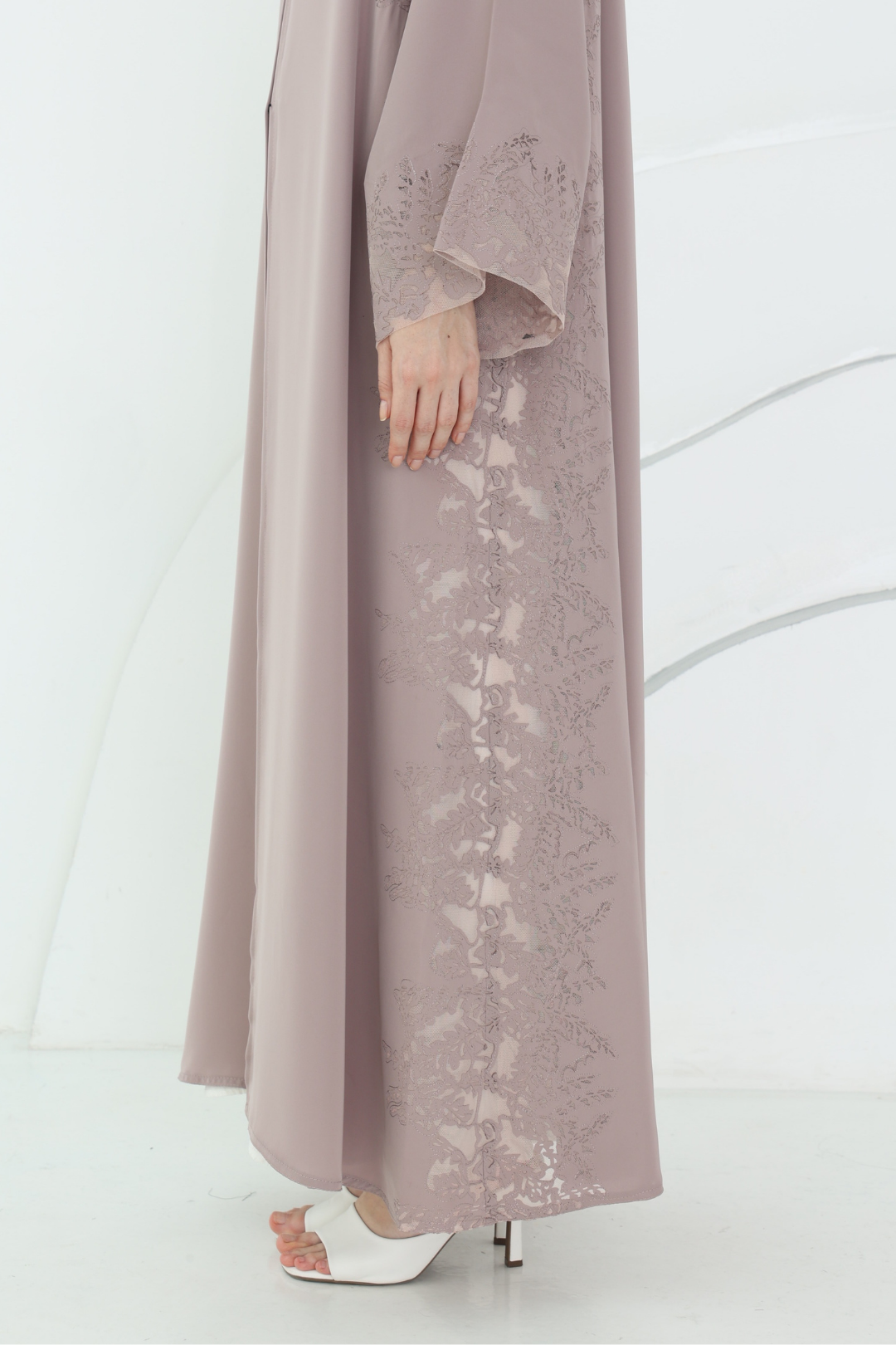 Preorder: Reve Abaya in Light Taupe