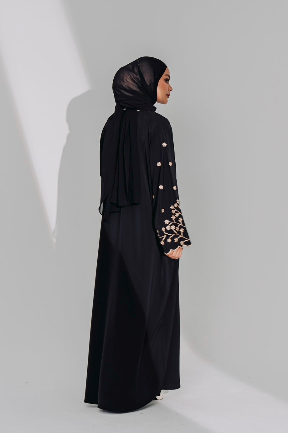 Moliana Abaya