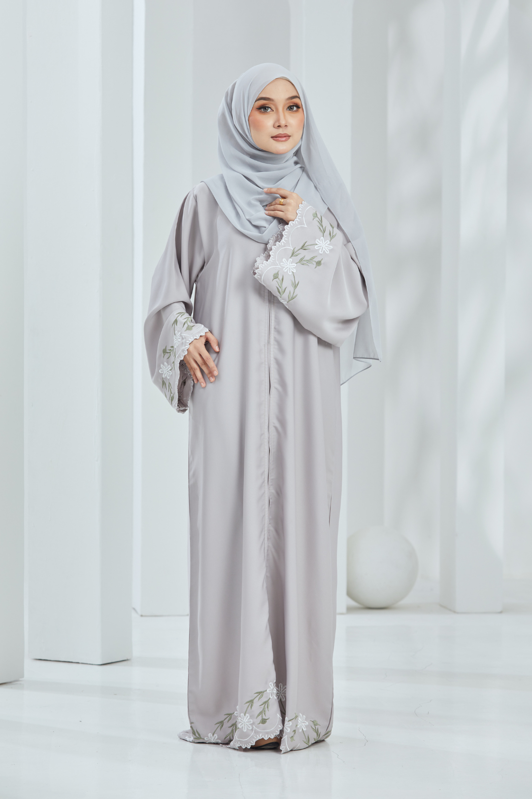 Zeliqa Grey Abaya