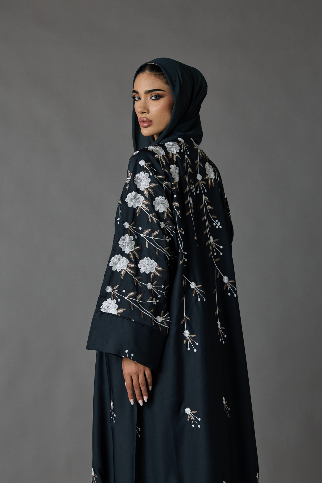 Hilya Abaya in Grey
