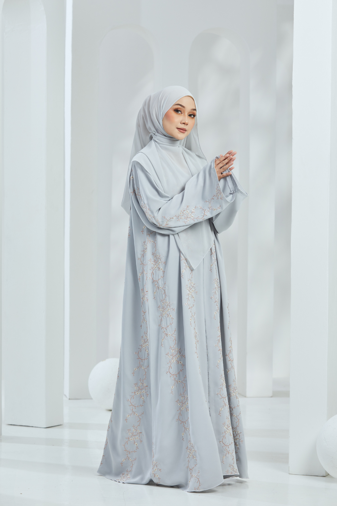 Luna Abaya in Grey