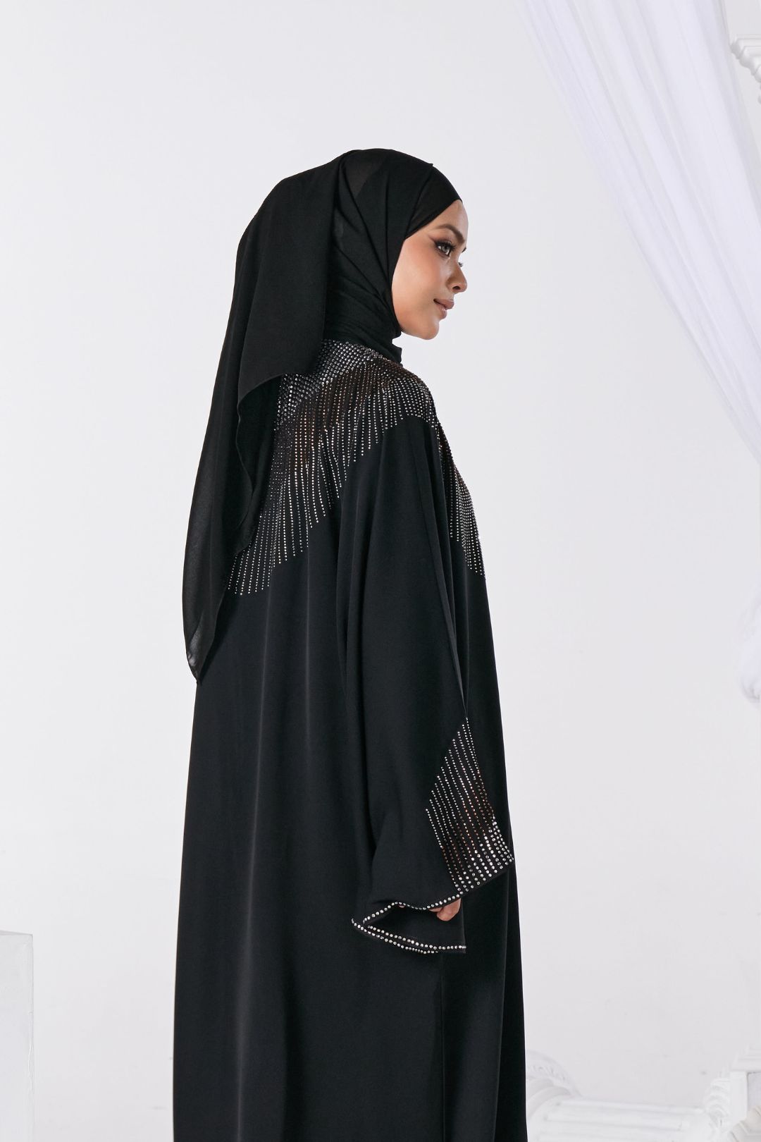 Dalila Abaya in Black