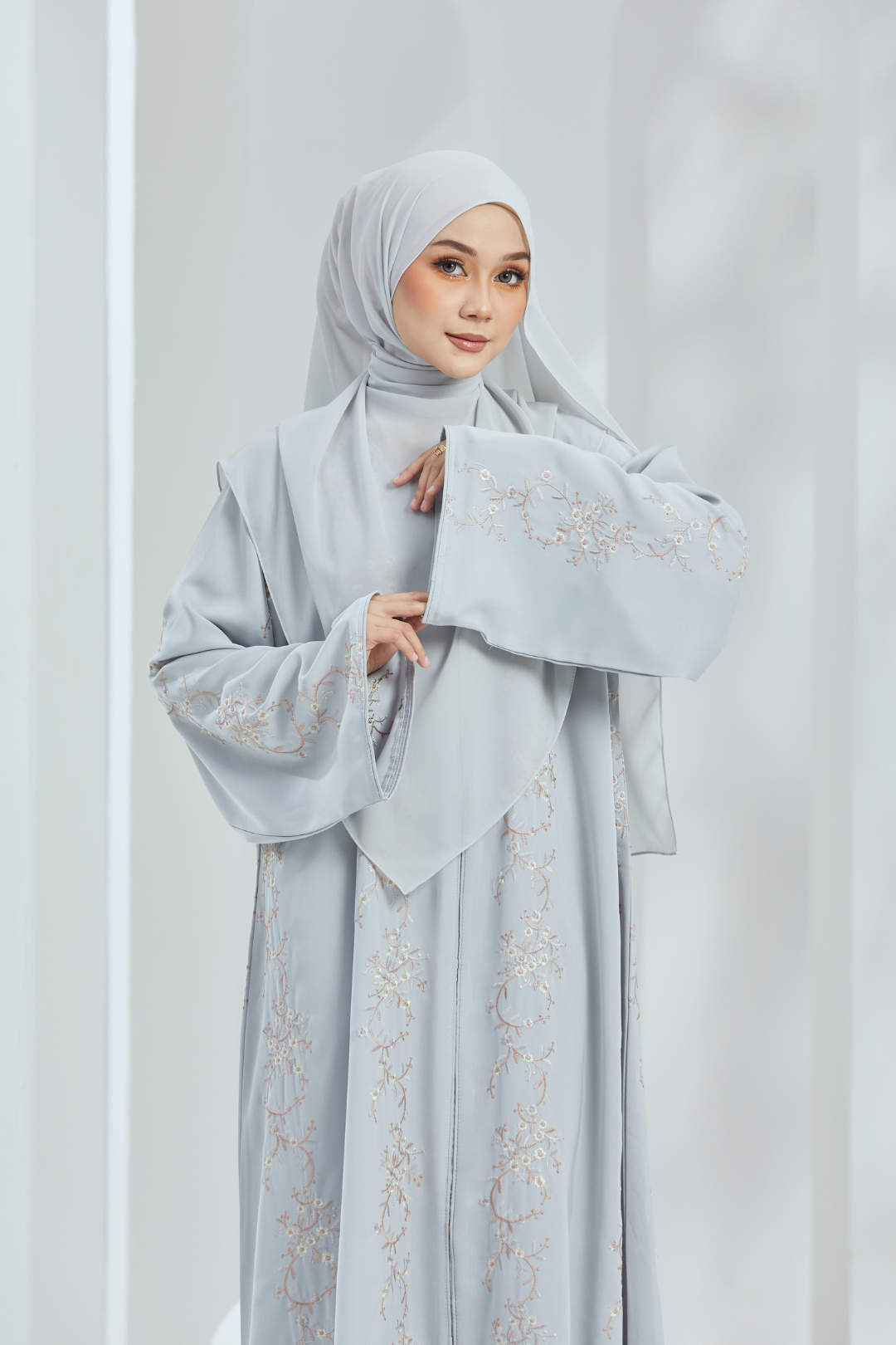 Luna Abaya in Grey