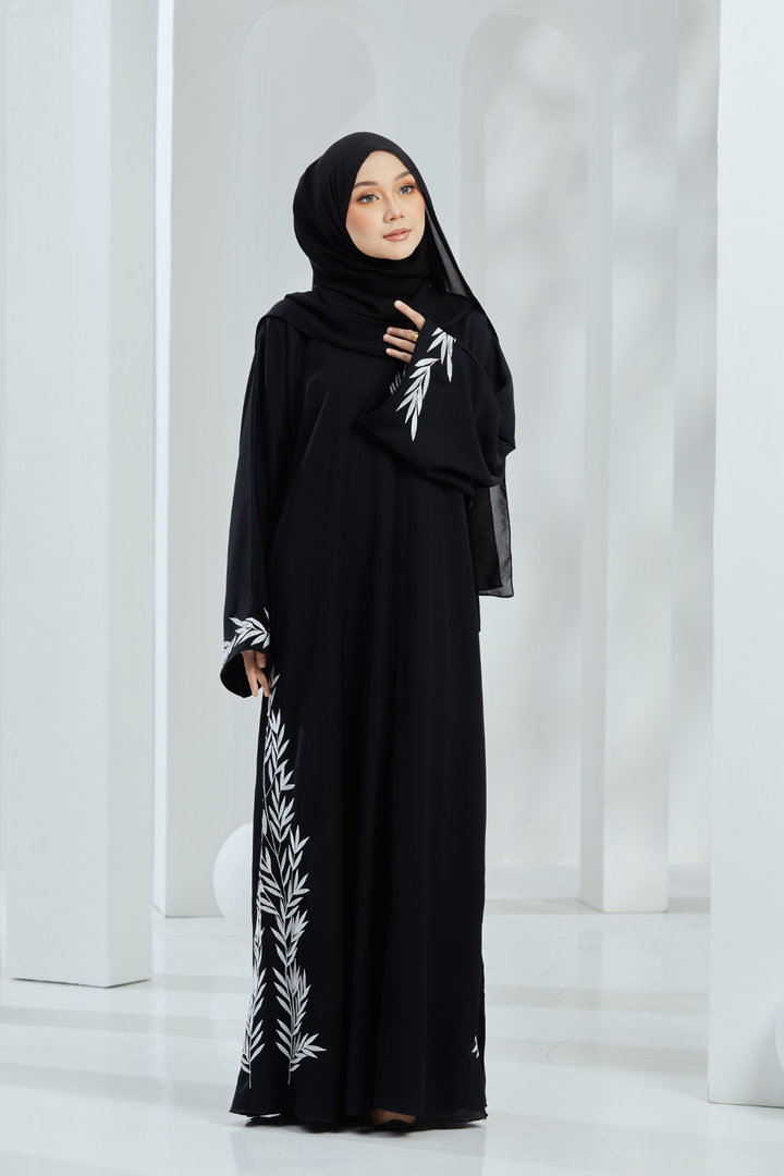 Wahida Abaya in black