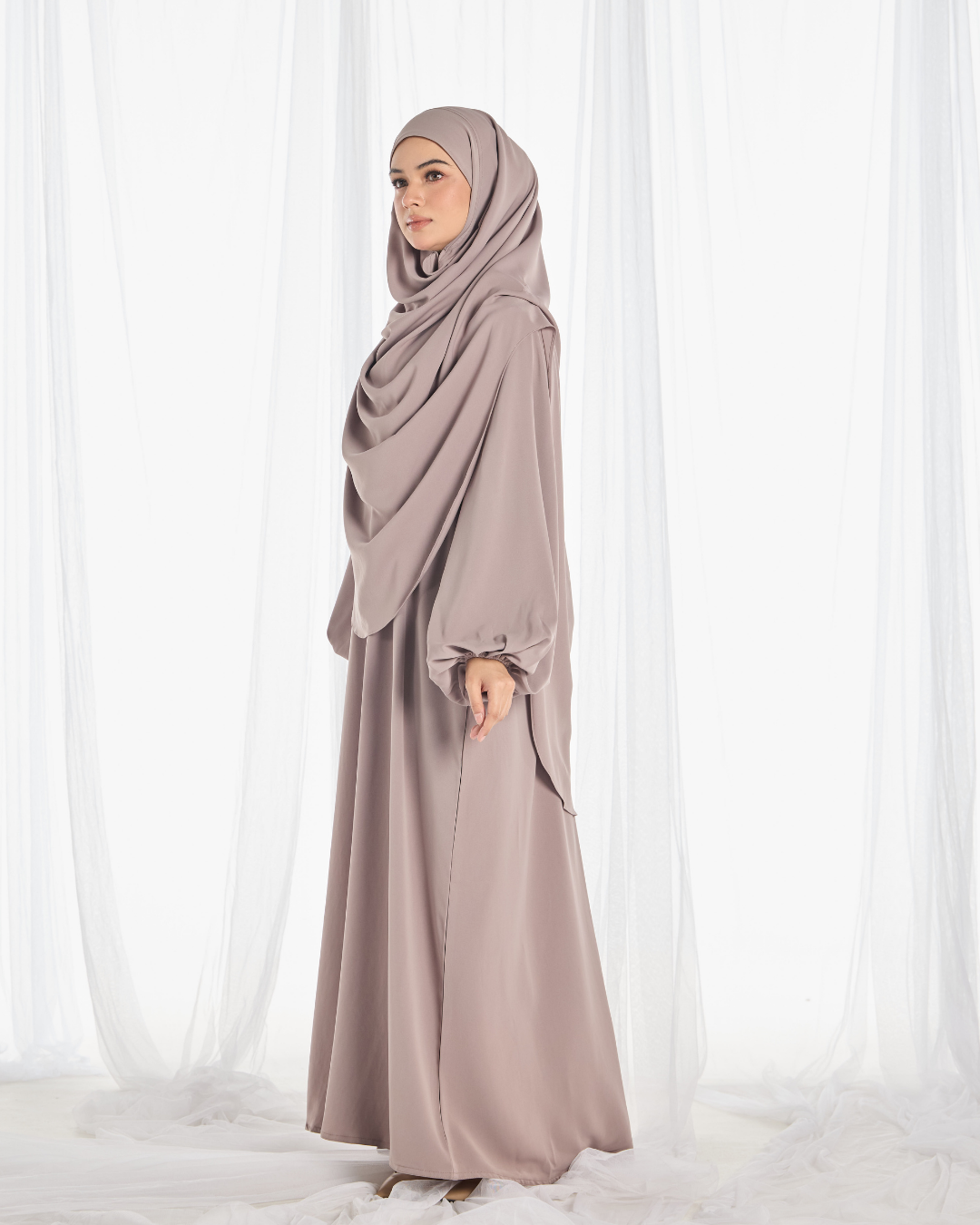 PO III : Warda Khimar Umrah Set in Taupe