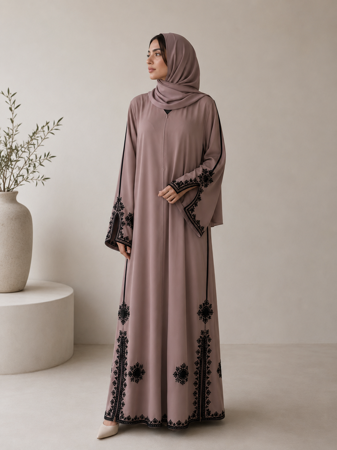 Hyra Abaya in Taupe