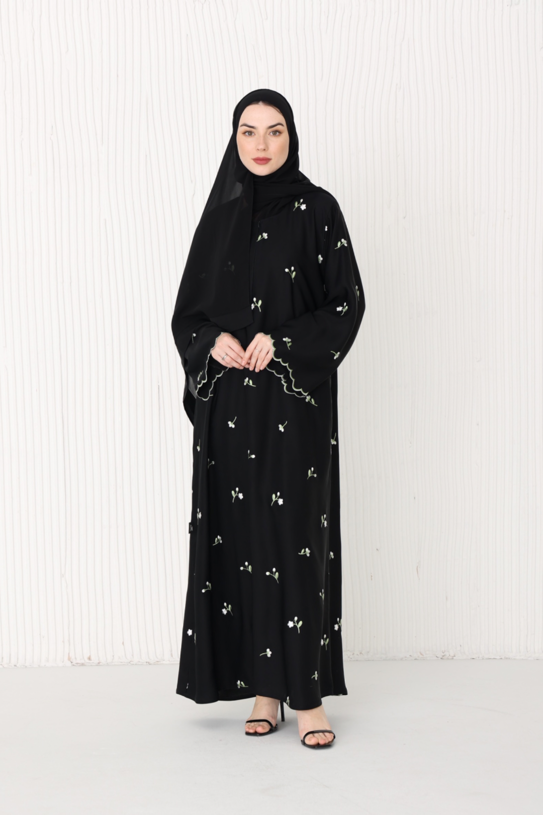 Takisha Abaya in Black