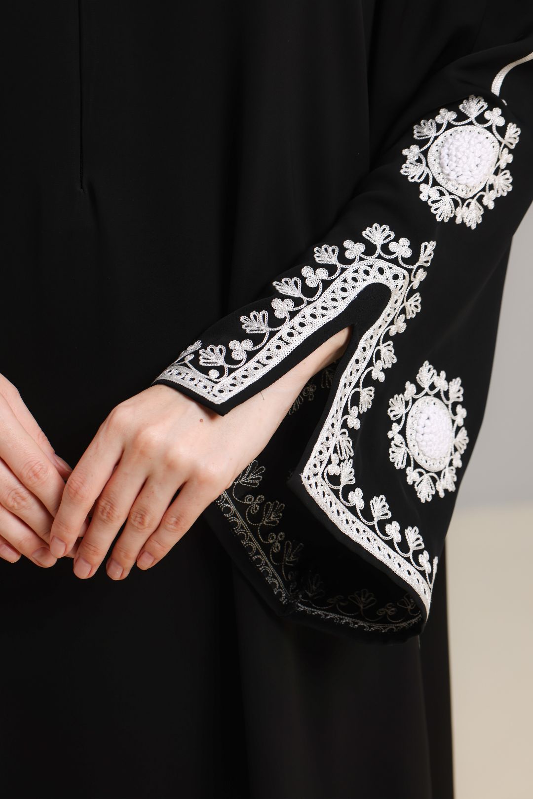 Hyra Abaya