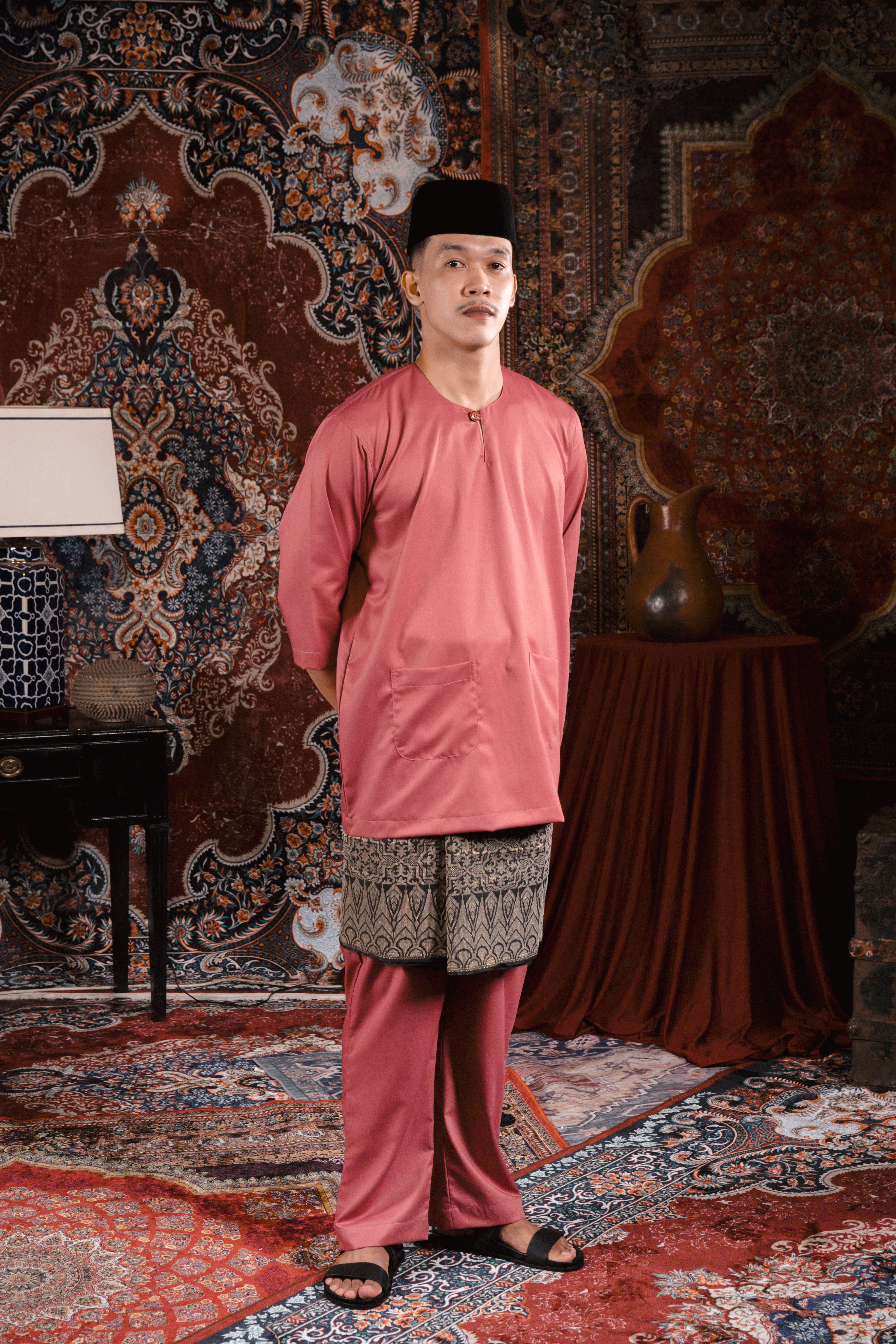 ARNA : Satria Baju Melayu in Dusty Roses
