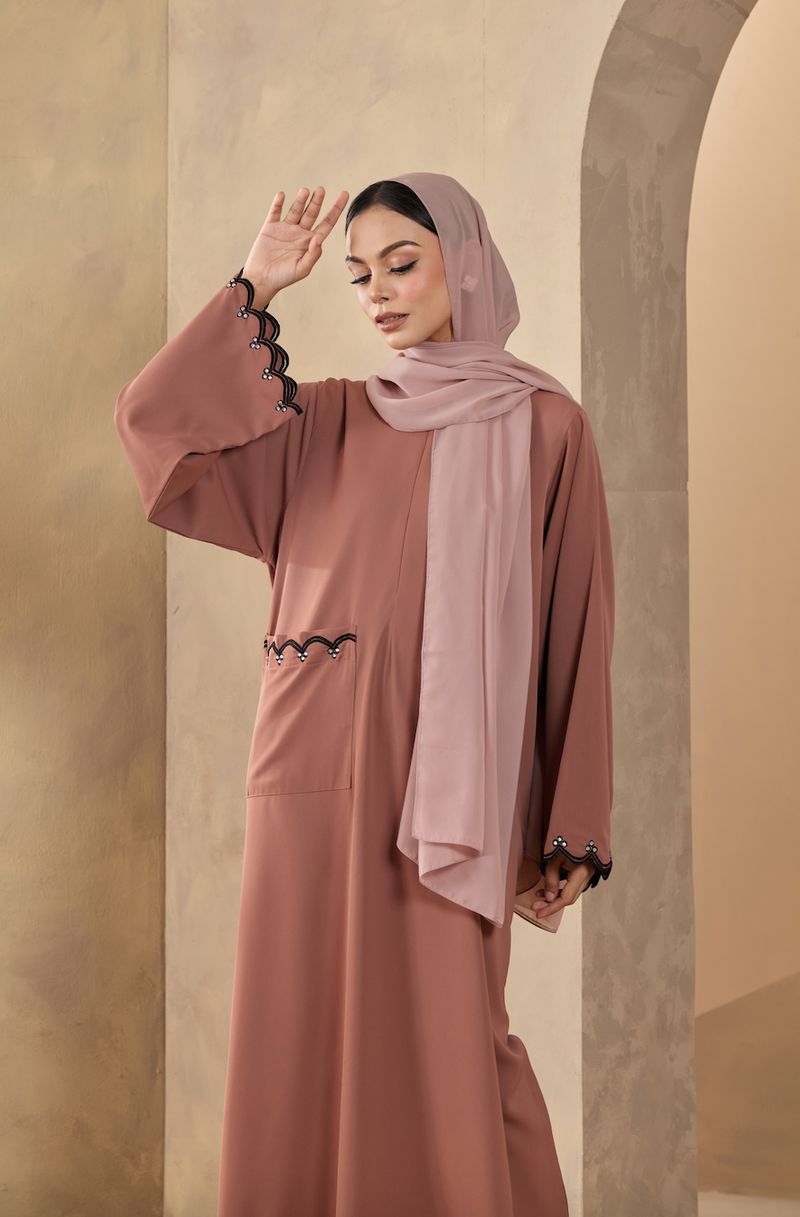 Erza Abaya in Dusty Pink