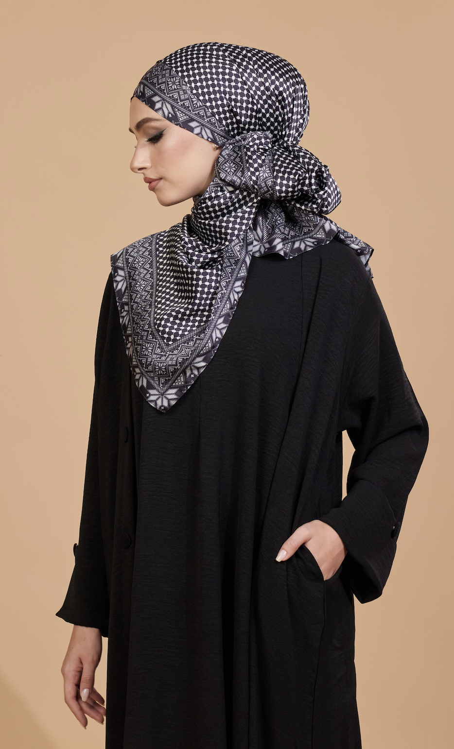 Tatreez Ghutra Shawl in Black