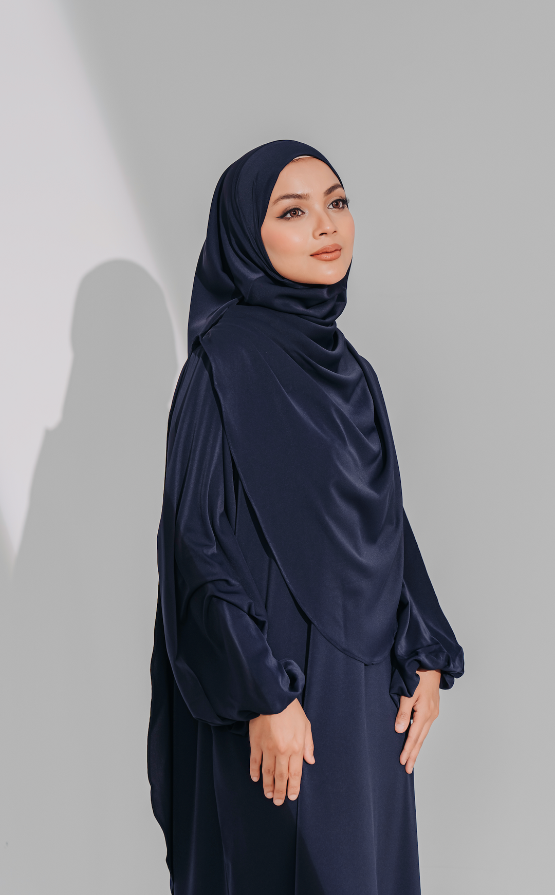 Warda Khimar Set in Navy