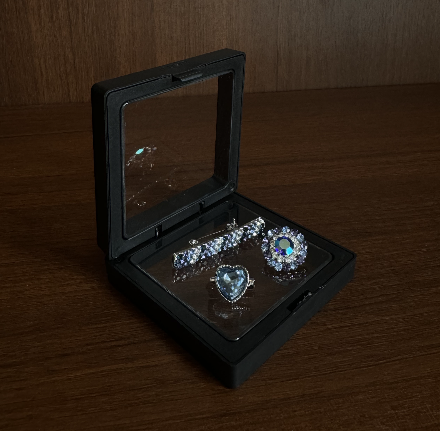 Aura Trilogy Crystal Korean Brooch - Free Heart Crystal Petite Brooch