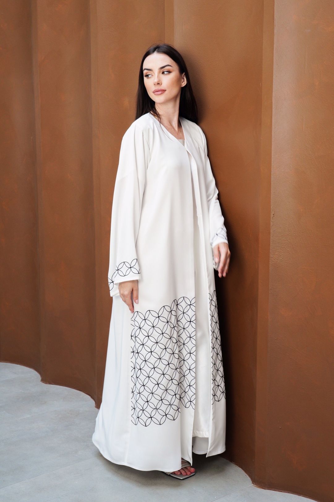 Talila Open Button White Abaya