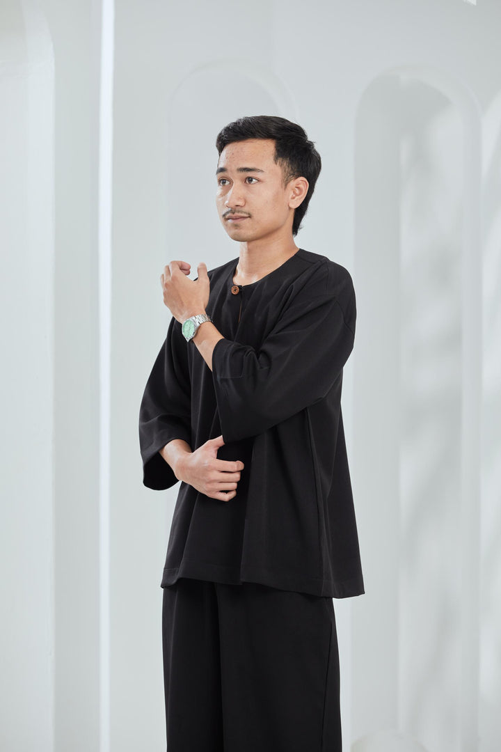 Bentara Baju Melayu in Black