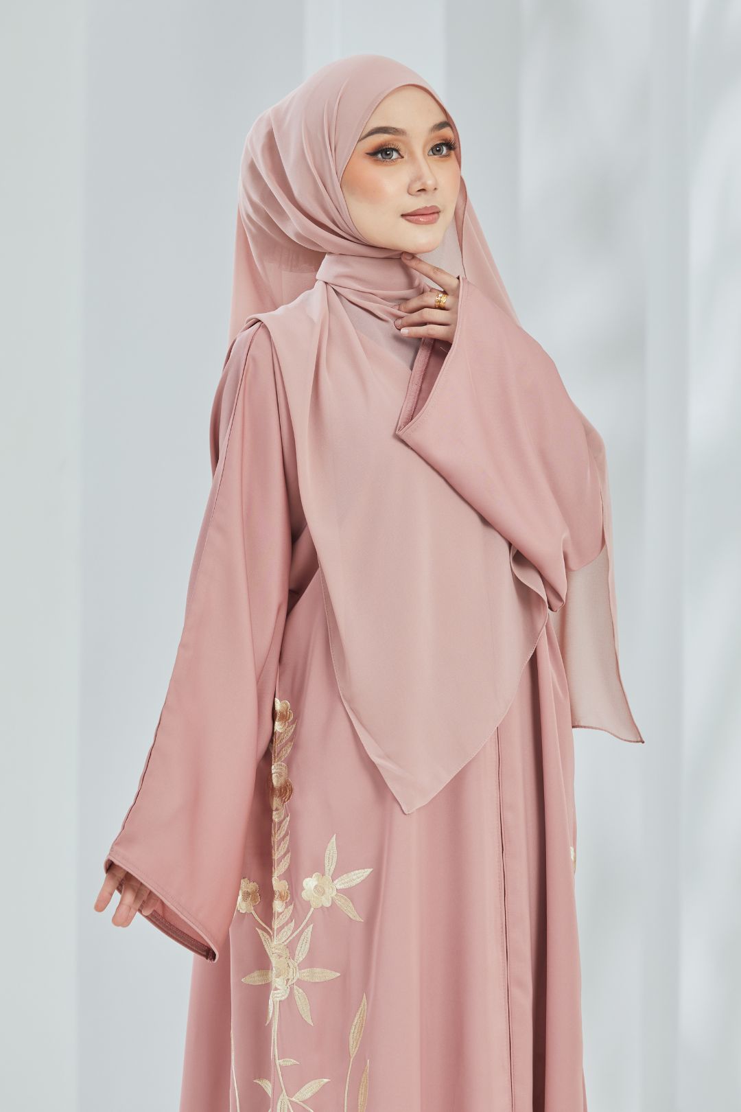 Elfira Abaya in Pink